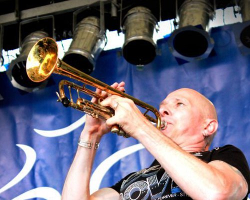 Jörg Dewald mit seiner JD Wood and Band