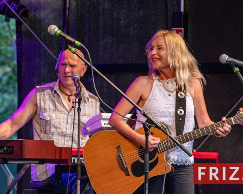 Jörg Dewald / JD Wood mit Ina Morgan live im Nilkheimer Park Aschaffenburg