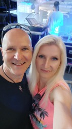 Musikproduzent, Komponist, Singer/Songwriter und Sound Designer Jörg Dewald (JD Wood) und seine Frau Jeannette Dewald @ World Club Dome Atlantis Edition 2023