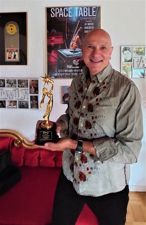 JD Wood - Jörg Dewald erhält Vegas Movie Award 2022 als Komponist der Space Table Symphony

JD Wood (Jörg Dewald) received Vegas Movie Award 2022 as composer of the Space Table Symphony